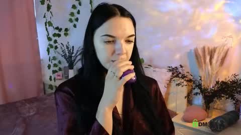 Snapshot of caroline_hey chatting on 09.18.25 Mary and Carol online show from 09.18.25