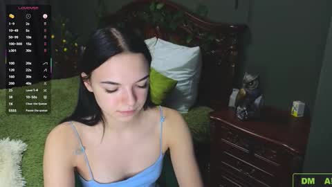 Snapshot of caroline_hey chatting on 10.05.25 Mary and Carol online show from 10.05.25