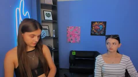 Snapshot of caroline_honeyy chatting on 05.20.26 Caroline online show from 05.20.26