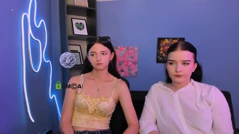Snapshot of caroline_honeyy chatting on 05.21.26 Caroline online show from 05.21.26