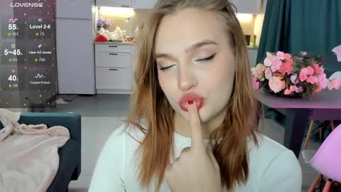 Snapshot of caroline_kiparis chatting on 12.05.24 Caro online show from 12.05.24