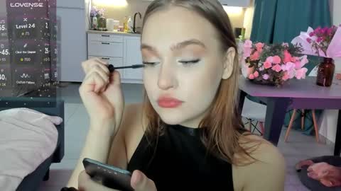 Snapshot of caroline_kiparis chatting on 12.08.24 Caro online show from 12.08.24