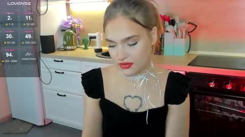 Snapshot of caroline_kiparis chatting on 12.13.24 Caro online show from 12.13.24