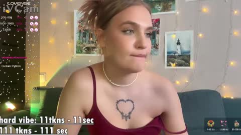 Snapshot of caroline_kiparis chatting on 01.30.25 Caro online show from 01.30.25