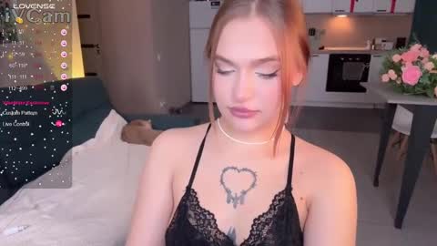 Snapshot of caroline_kiparis chatting on 02.01.25 Caro online show from 02.01.25