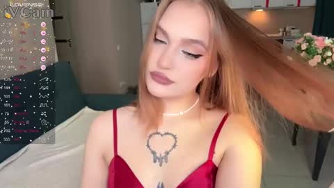 Snapshot of caroline_kiparis chatting on 02.01.25 Caro online show from 02.01.25