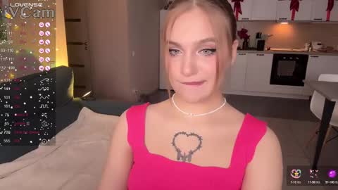 Snapshot of caroline_kiparis chatting on 02.06.25 Caro online show from 02.06.25