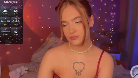 Snapshot of caroline_kiparis chatting on 03.01.25 Caro online show from 03.01.25