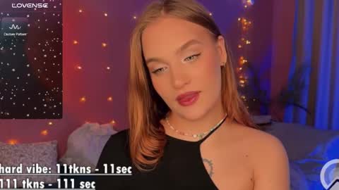 Snapshot of caroline_kiparis chatting on 03.10.25 Caro online show from 03.10.25