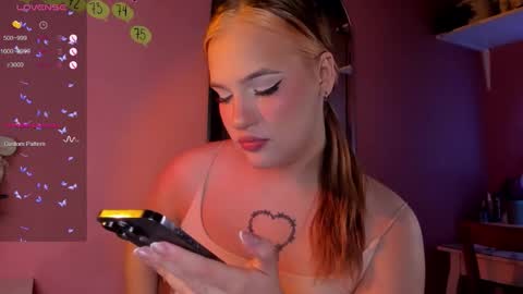 Snapshot of caroline_kiparis chatting on 09.27.25 Caro online show from 09.27.25