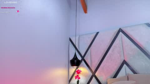 Snapshot of caroline_maldonado chatting on 01.27.25 Caroline online show from 01.27.25