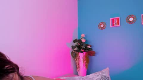 Snapshot of carolineegarcia chatting on 02.21.25 CarolineeGarcia online show from 02.21.25