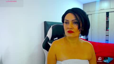 Snapshot of carolinnefiotti chatting on 12.03.25 CarolinneFiotti online show from 12.03.25