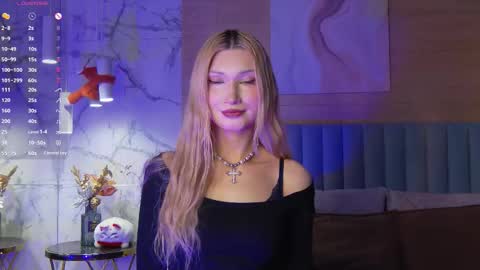 Snapshot of carolreeves chatting on 10.28.25 Carol online show from 10.28.25