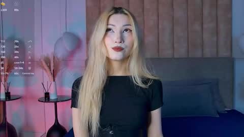 Snapshot of carolreeves chatting on 11.18.25 Carol online show from 11.18.25