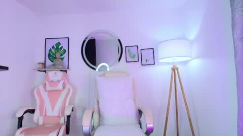 Snapshot of carolyne_sweet chatting on 06.25.26 carolyne_sweet online show from 06.25.26