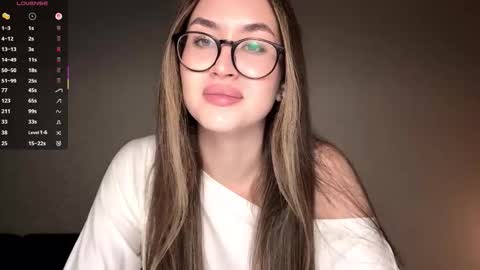 Snapshot of carrybodrick chatting on 01.11.26 Kira online show from 01.11.26