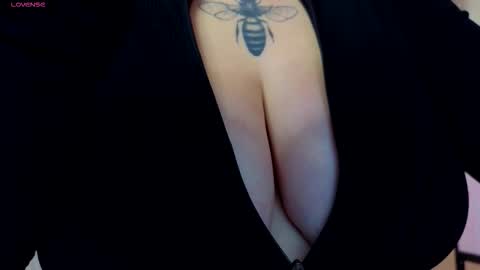 Casey Robbins online show from 10.11.25