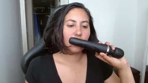 Snapshot of cassandra_ruizz chatting on 06.01.26 573215024606 online show from 06.01.26
