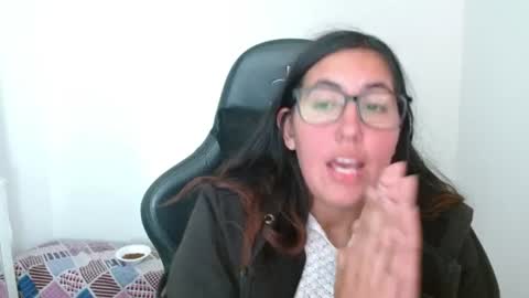 Snapshot of cassandra_ruizz chatting on 07.19.26 573215024606 online show from 07.19.26
