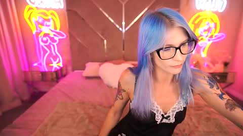 Cassandra online show from 10.21.25