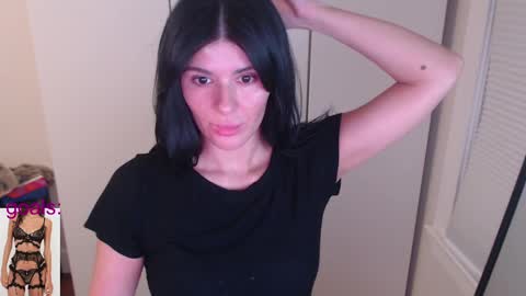 Snapshot of cassiealvarez chatting on 10.01.25 cassiealvarez online show from 10.01.25