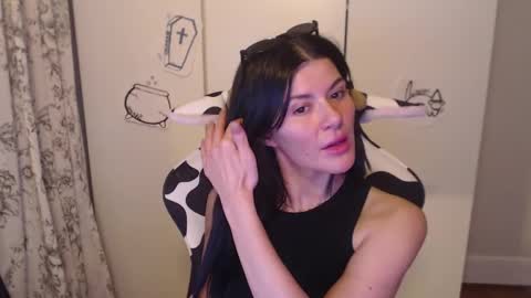 Snapshot of cassiealvarez chatting on 10.05.25 cassiealvarez online show from 10.05.25