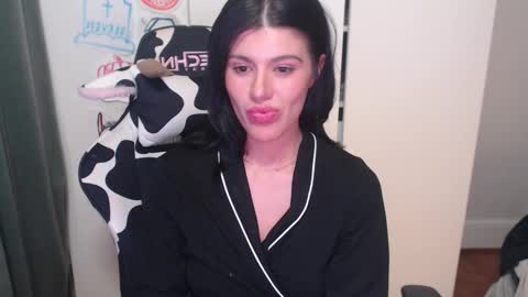 Snapshot of cassiealvarez chatting on 10.19.25 cassiealvarez online show from 10.19.25