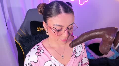 Snapshot of cassiebigass_ chatting on 05.21.26 Bela igzaii9r online show from 05.21.26