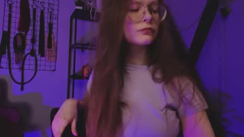 Snapshot of cassiecool chatting on 10.19.25 assie online show from 10.19.25