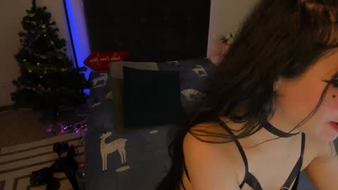 Snapshot of cassieevanss chatting on 12.30.24 Cassie online show from 12.30.24