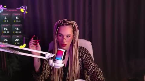 Cassie online show from 11.28.25