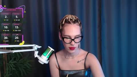 Cassie online show from 12.20.25