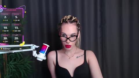 Cassie online show from 12.21.25