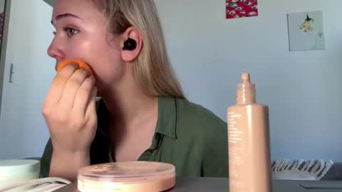 Olivia online show from 04.08.26