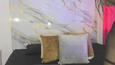 Snapshot of cata_gil1 chatting on 11.21.25 cata_gil1 online show from 11.21.25