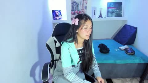 Snapshot of catalehia_milk chatting on 10.12.25 C A T A L E H I A online show from 10.12.25