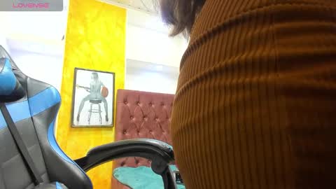 Snapshot of catalehia_milk chatting on 11.20.25 C A T A L E H I A online show from 11.20.25