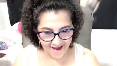 Snapshot of cataleya_mom_ chatting on 02.25.25 cataleya online show from 02.25.25