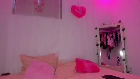 Snapshot of catalina_and_roger chatting on 01.27.25 Cata y Roger online show from 01.27.25