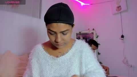 Snapshot of catalina_and_roger chatting on 02.07.25 Cata y Roger online show from 02.07.25