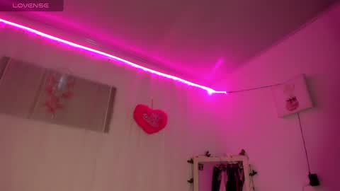 Snapshot of catalina_and_roger chatting on 02.10.25 Cata y Roger online show from 02.10.25