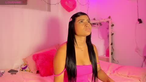 Snapshot of catalina_and_roger chatting on 02.12.25 Cata y Roger online show from 02.12.25