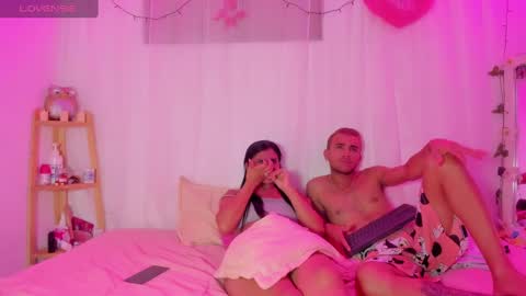 Snapshot of catalina_and_roger chatting on 02.27.25 Cata y Roger online show from 02.27.25