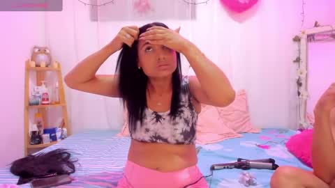 Snapshot of catalina_and_roger chatting on 03.12.25 Cata y Roger online show from 03.12.25