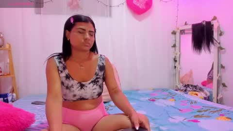 Snapshot of catalina_and_roger chatting on 03.12.25 Cata y Roger online show from 03.12.25