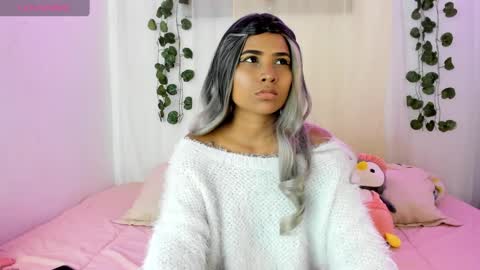 Snapshot of catalina_and_roger chatting on 09.12.25 Cata y Roger online show from 09.12.25