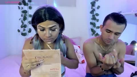 Snapshot of catalina_and_roger chatting on 10.13.25 Cata y Roger online show from 10.13.25