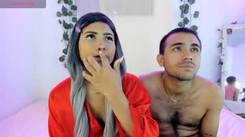 Snapshot of catalina_and_roger chatting on 10.15.25 Cata y Roger online show from 10.15.25