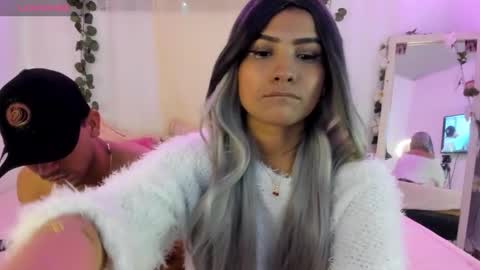 Snapshot of catalina_and_roger chatting on 10.19.25 Cata y Roger online show from 10.19.25